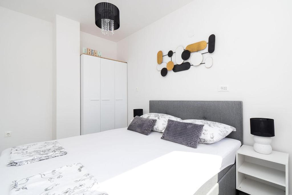 Apartments Grubisic - Sibenik - Parking Included מראה חיצוני תמונה